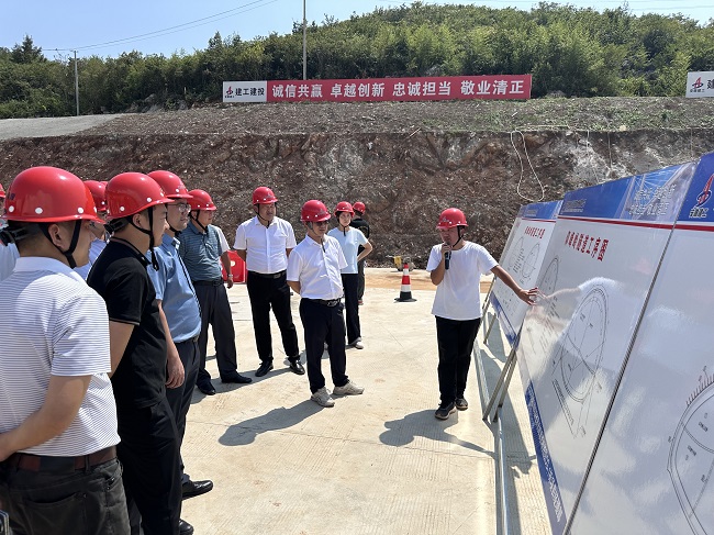 观摩照片 (2).jpg